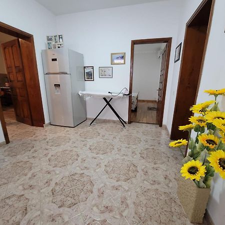 Private Room On A Shared Apartament Near Durres Beach Esterno foto