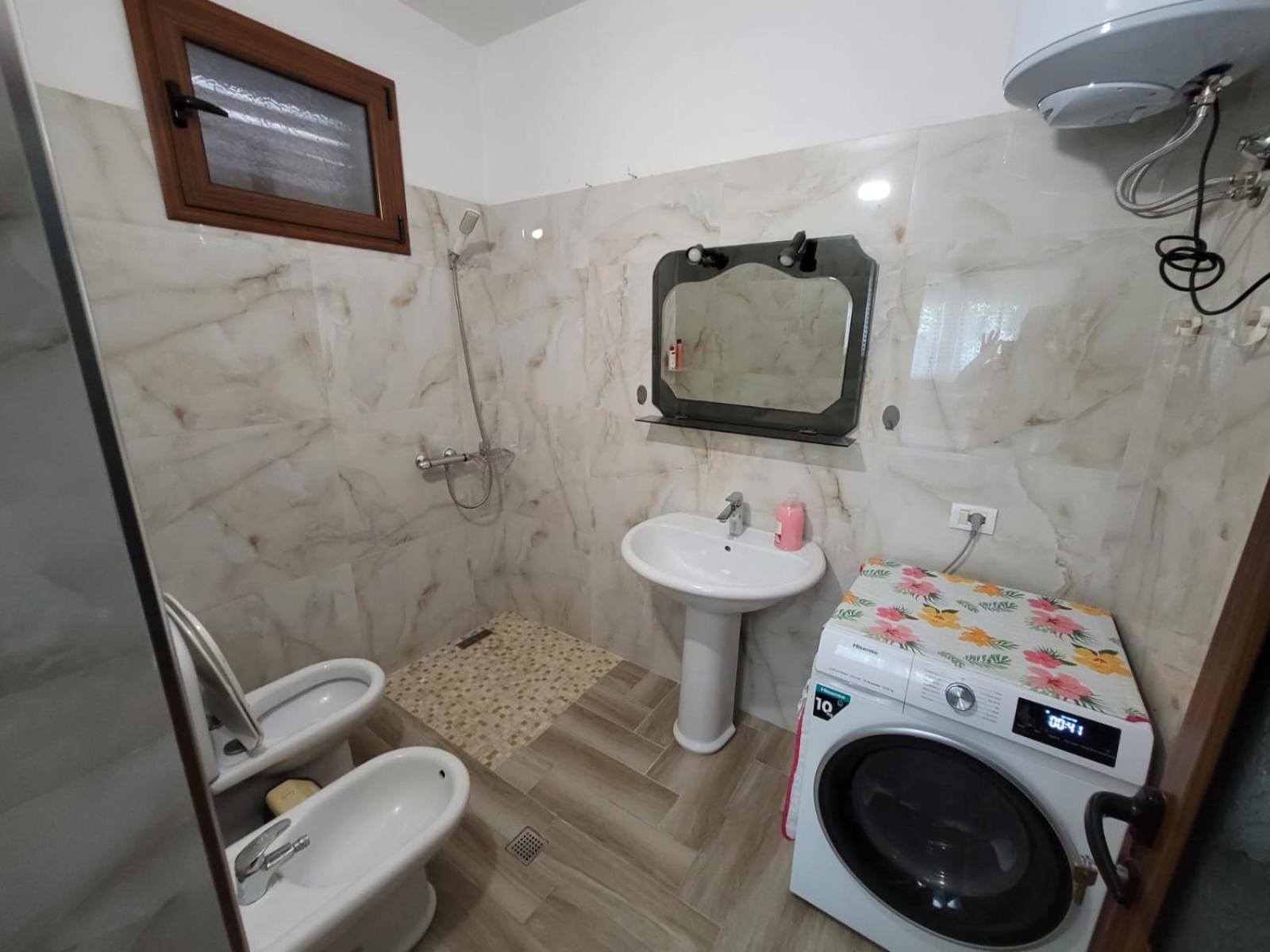 Private Room On A Shared Apartament Near Durres Beach Esterno foto