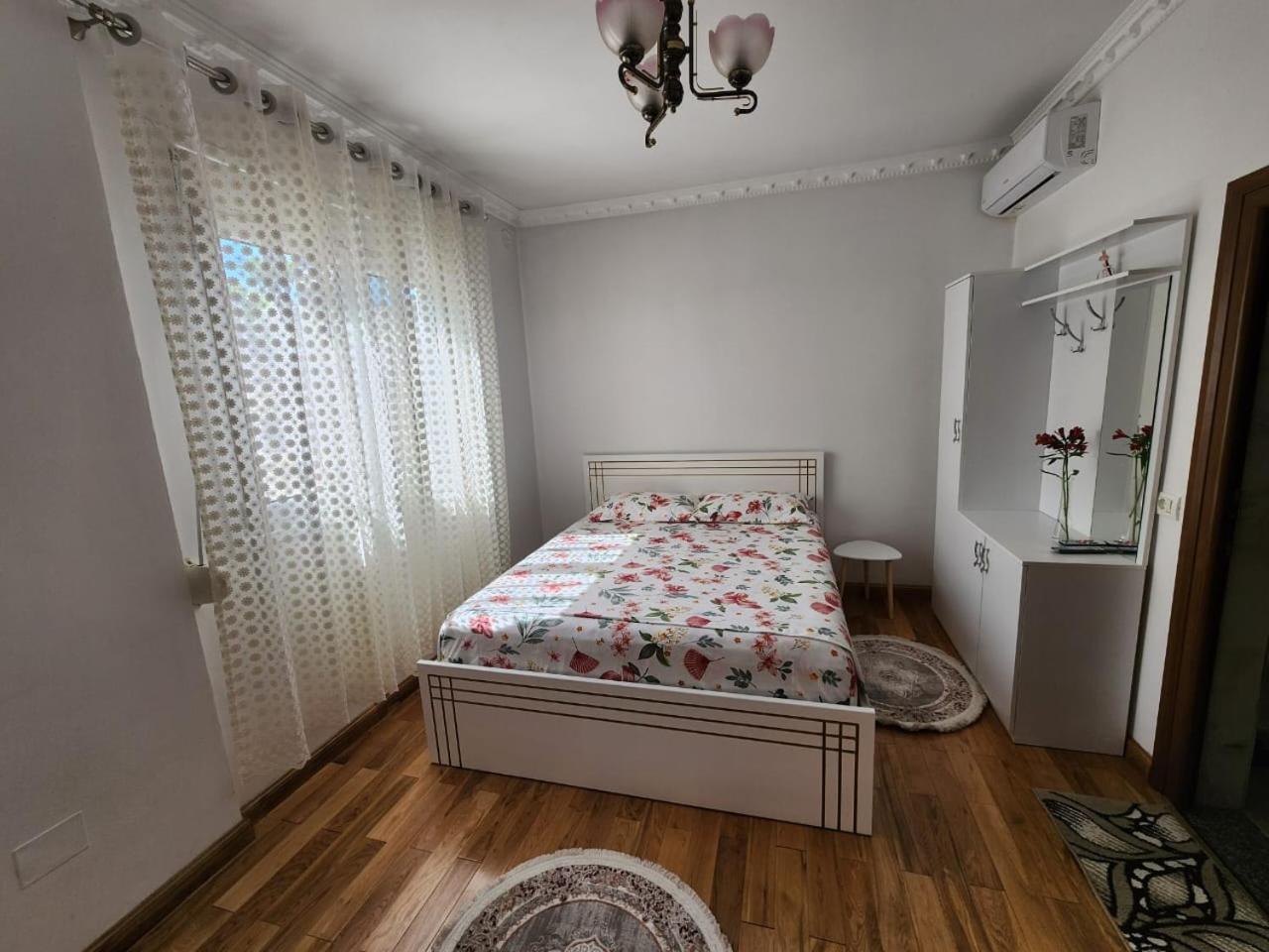 Private Room On A Shared Apartament Near Durres Beach Esterno foto