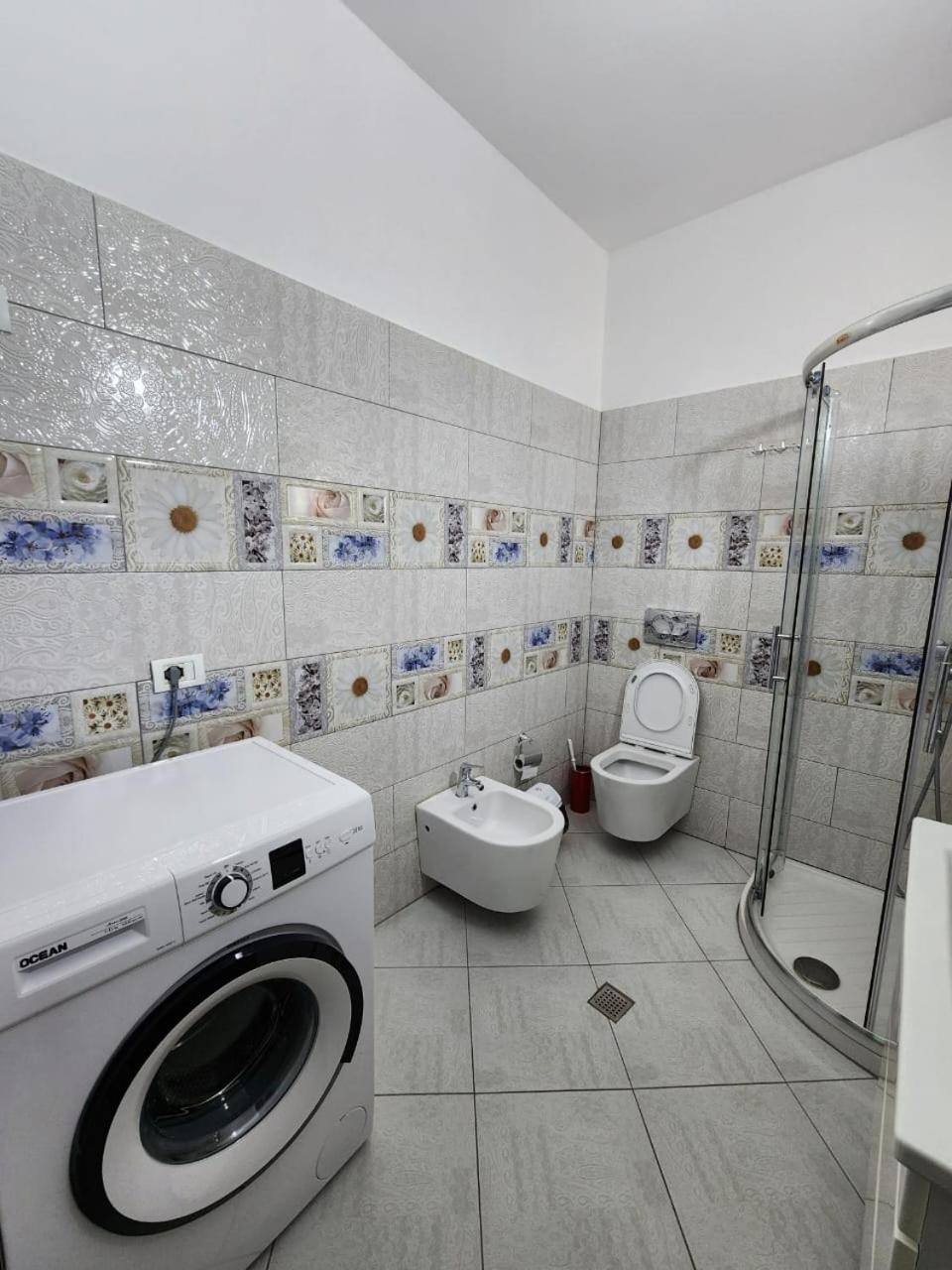 Private Room On A Shared Apartament Near Durres Beach Esterno foto
