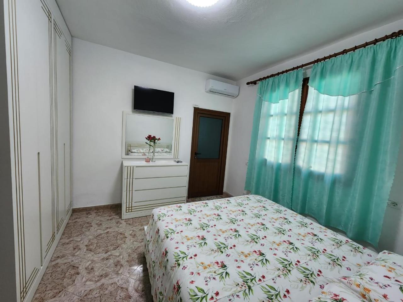 Private Room On A Shared Apartament Near Durres Beach Esterno foto