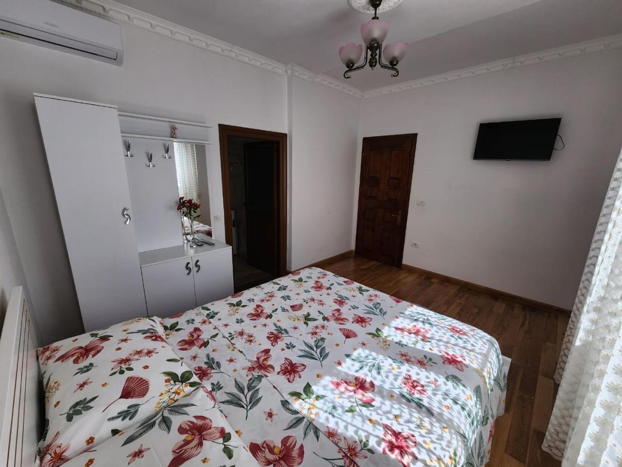 Private Room On A Shared Apartament Near Durres Beach Esterno foto
